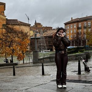 Meet your Posher, Ana elena